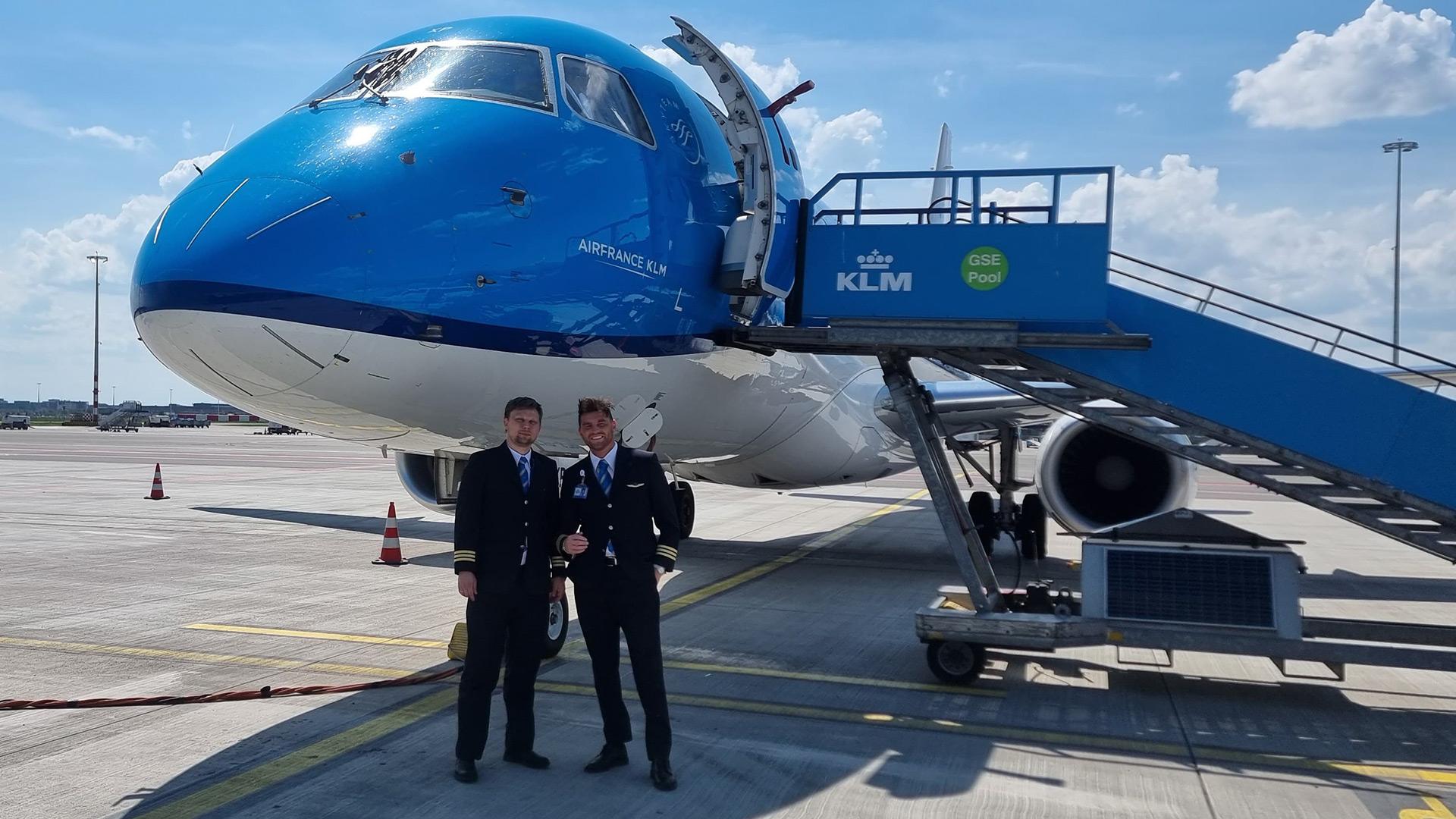 Miguel in front of his KLM Embraer!