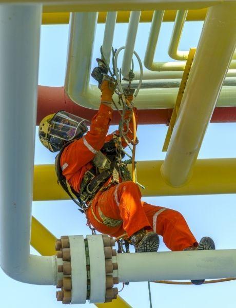 Onshore and offshore industrial coating repairs - Future Services Oostende Onshore and offshore industrial coating repairs - Future Services Oostende