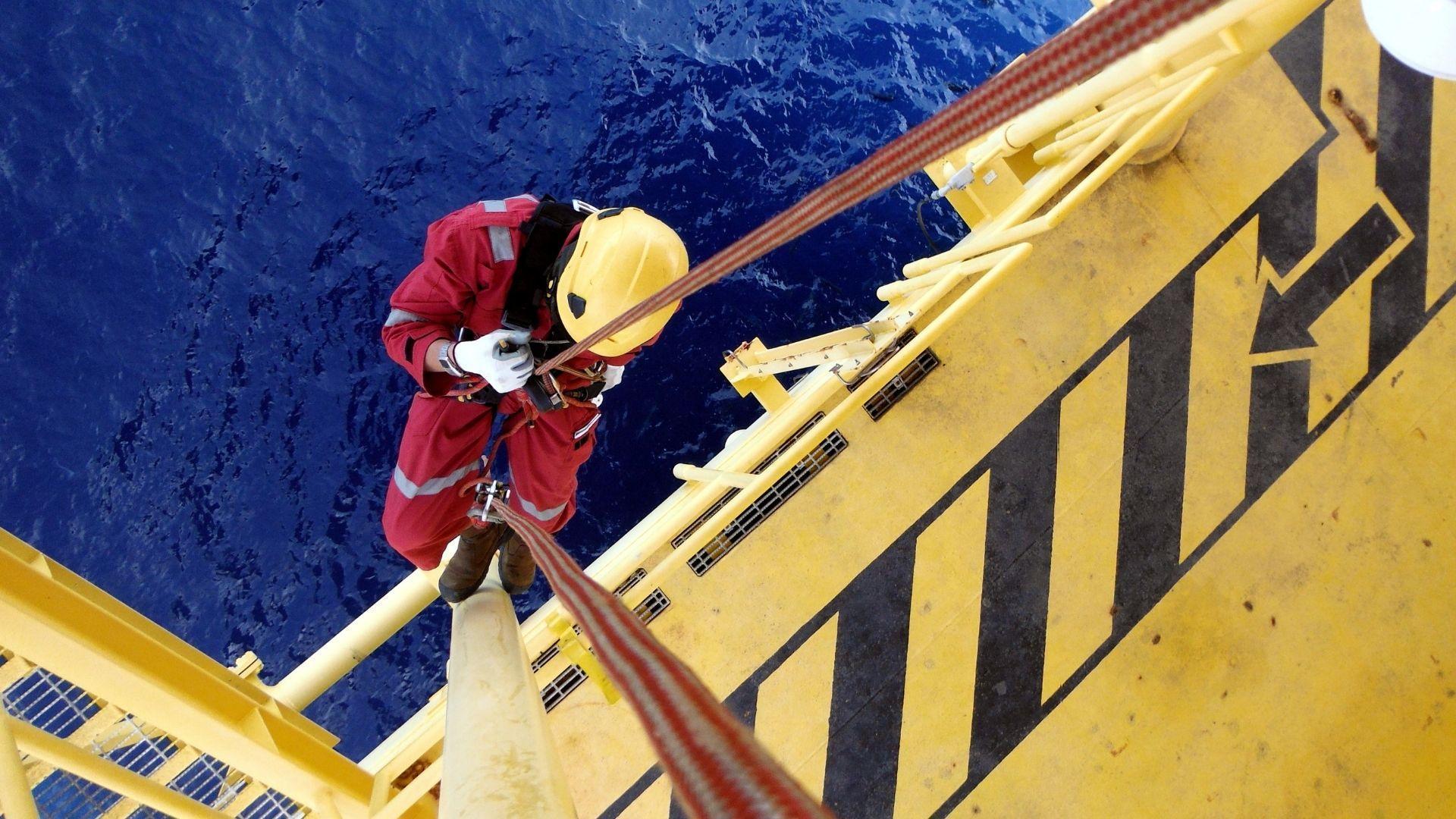 Partner in onshore and offshore rope access, coating and inspection - Future Services Oostende Partner in onshore and offshore rope access, coating and inspection - Future Services Oostende