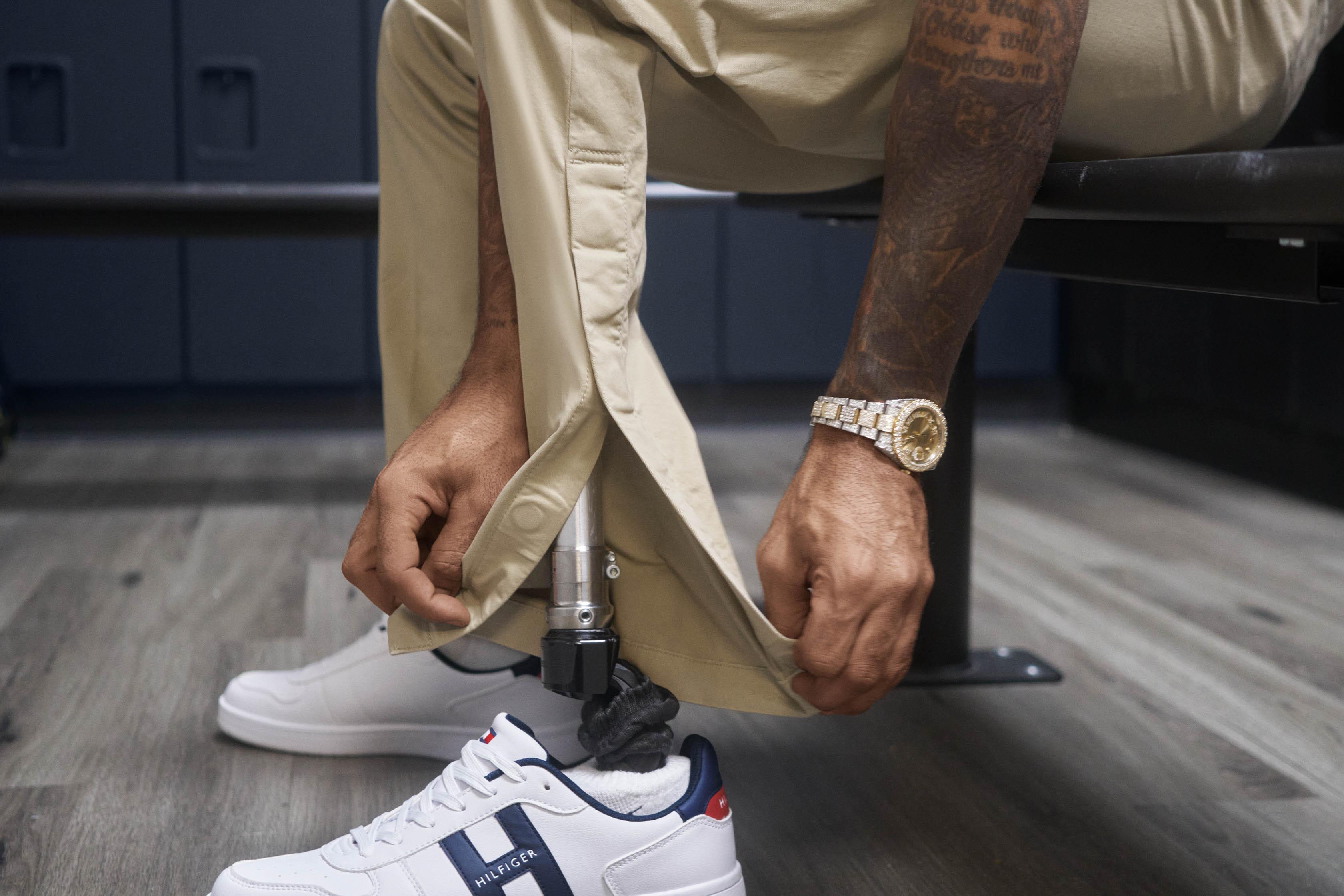 Zaak uit Zwevezele mag als eerste in Europa Tommy Hilfiger-collectie voor mensen met beperking verkopen Zaak uit Zwevezele mag als eerste in Europa Tommy Hilfiger-collectie voor mensen met beperking verkopen