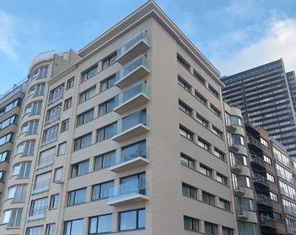 Gevelrenovatie appartementsgebouw aan de kust